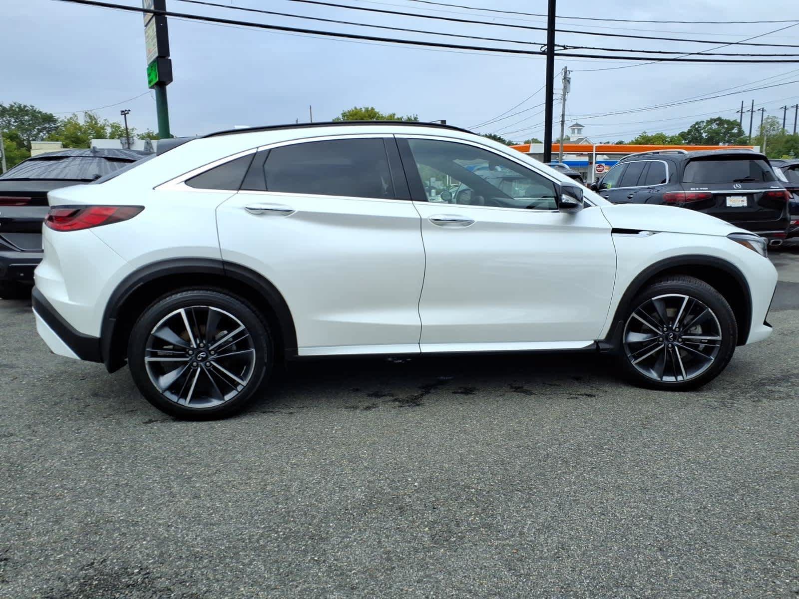 Certified 2025 INFINITI QX55 Luxe w/ Cargo Package AWD/4WD image 4