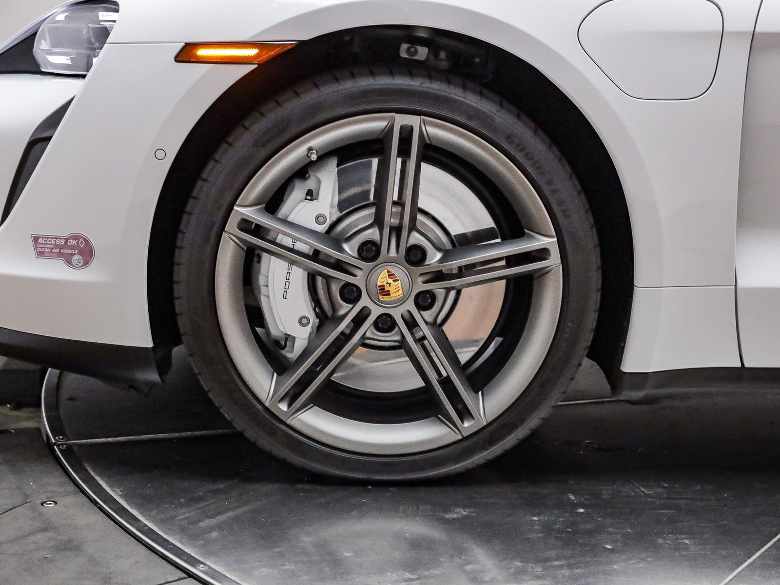 Certified 2022 Porsche Taycan 4S AWD/4WD image 10