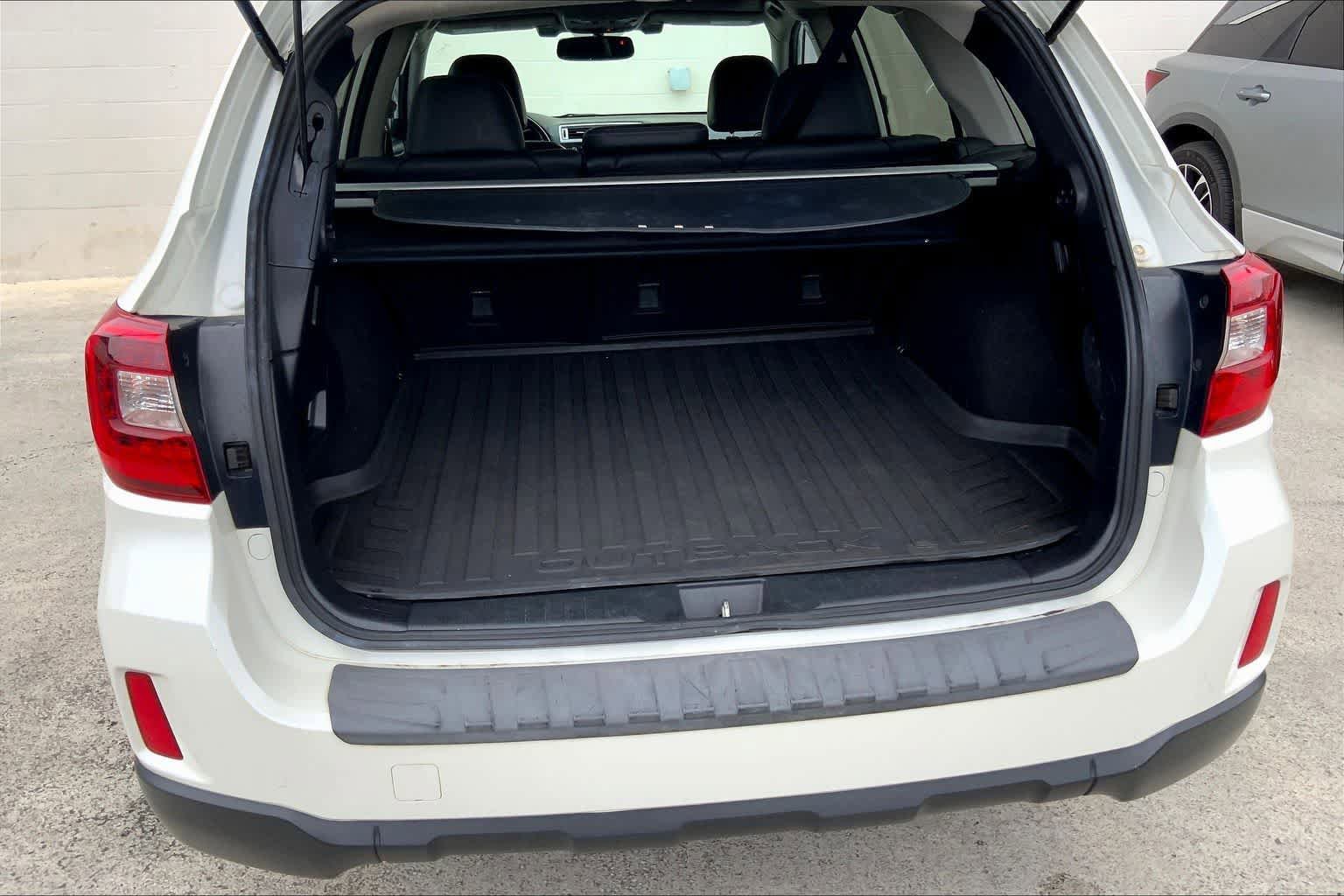Used 2016 Subaru Outback 2.5i Limited image 18