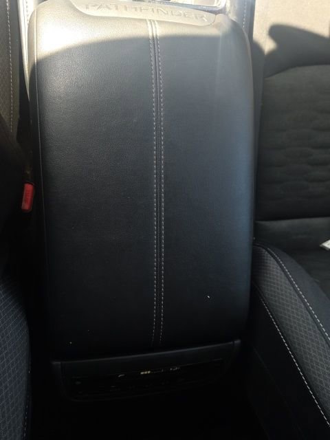 Used 2025 Nissan Pathfinder SV FWD image 35