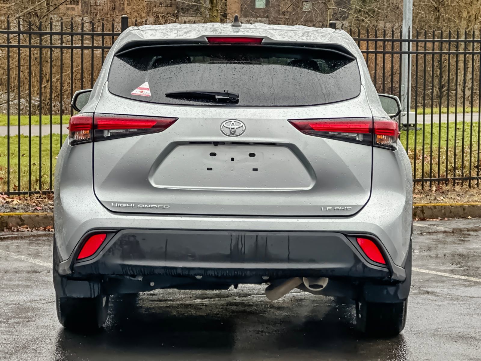 Used 2024 Toyota Highlander LE image 4
