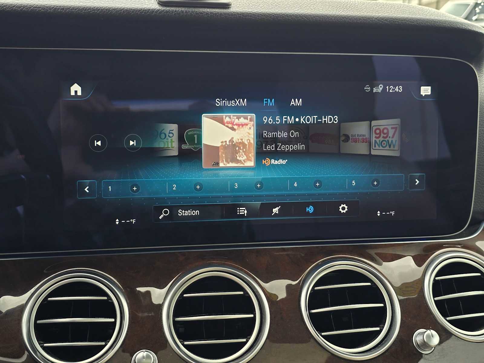 Used 2022 Mercedes-Benz E 350 Sedan image 30