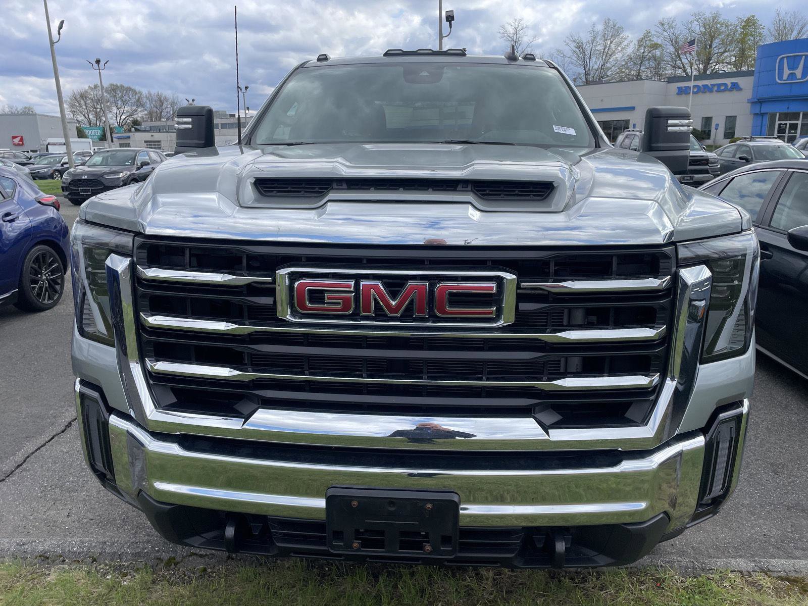 Used 2024 GMC Sierra 2500 SLE w/ SLE Value Package; AWD/4WD image 2