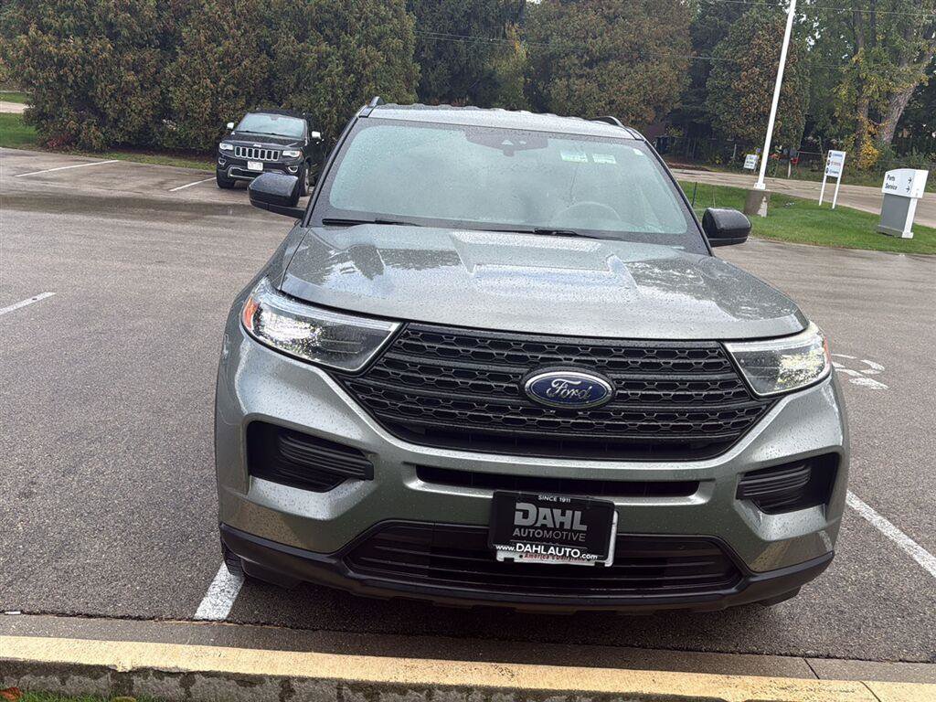 Used 2020 Ford Explorer XLT w/ Comfort Package AWD/4WD image 2
