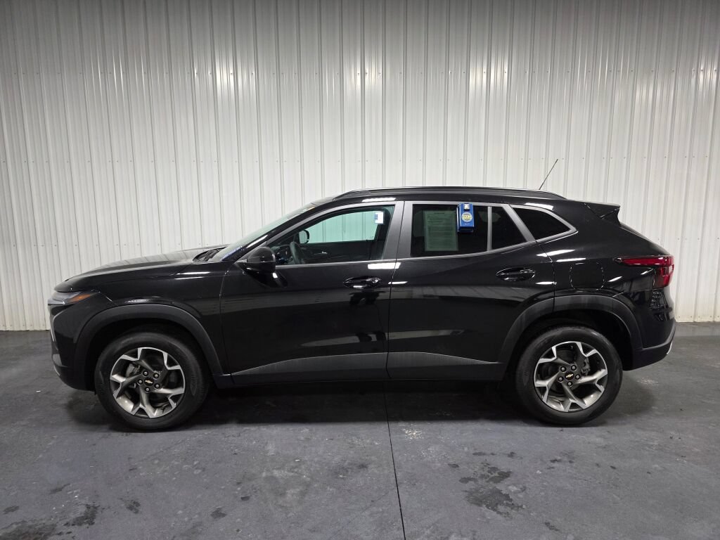 Used 2024 Chevrolet Trax LT FWD image 4