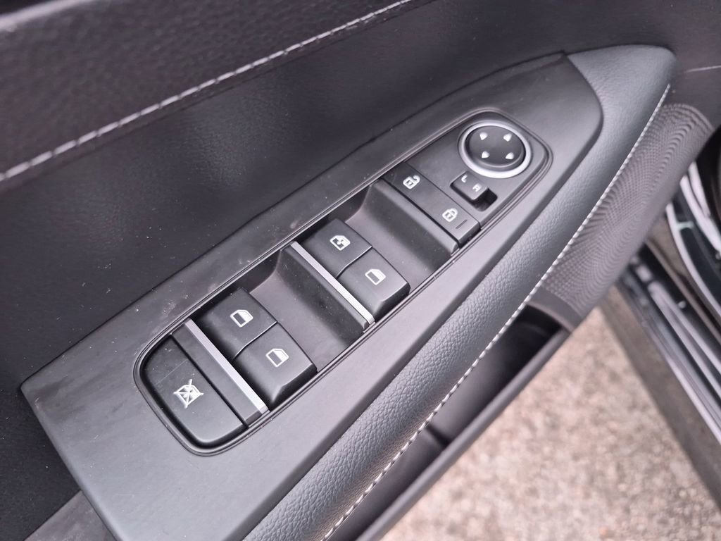 Used 2023 Kia Forte GT-Line w/ GT-Line Premium Package FWD image 17