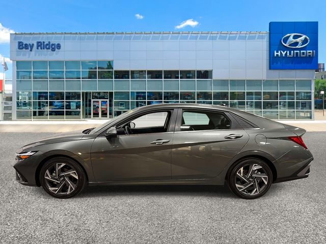 Used 2025 Hyundai Elantra Limited w/ Cargo Package FWD image 7