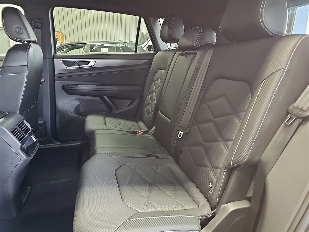 Used 2024 Volkswagen Atlas Cross Sport SE image 14