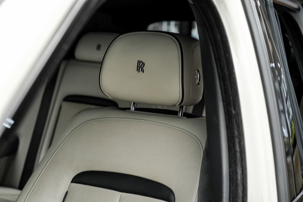 Used 2022 Rolls-Royce Cullinan Black Badge AWD/4WD image 29