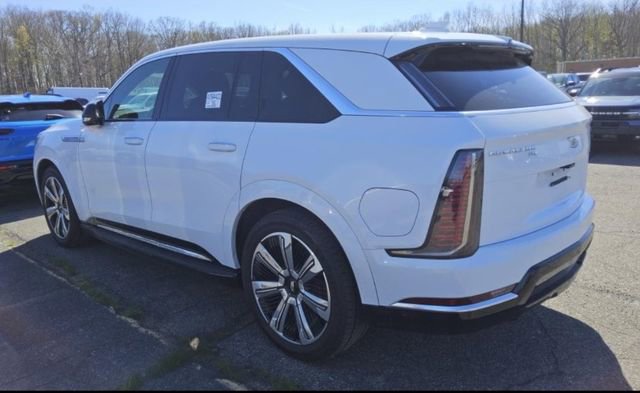 Certified 2025 Cadillac Escalade IQ Luxury 2 w/ LPO, Premium Carpet Package AWD/4WD image 4