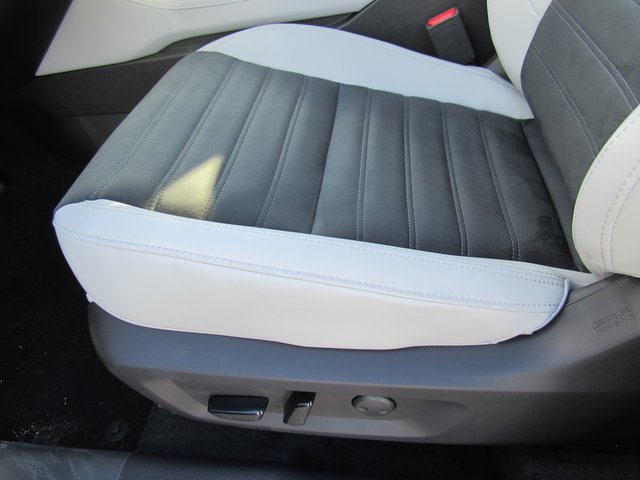 New 2026 Mitsubishi Outlander SE FWD image 13