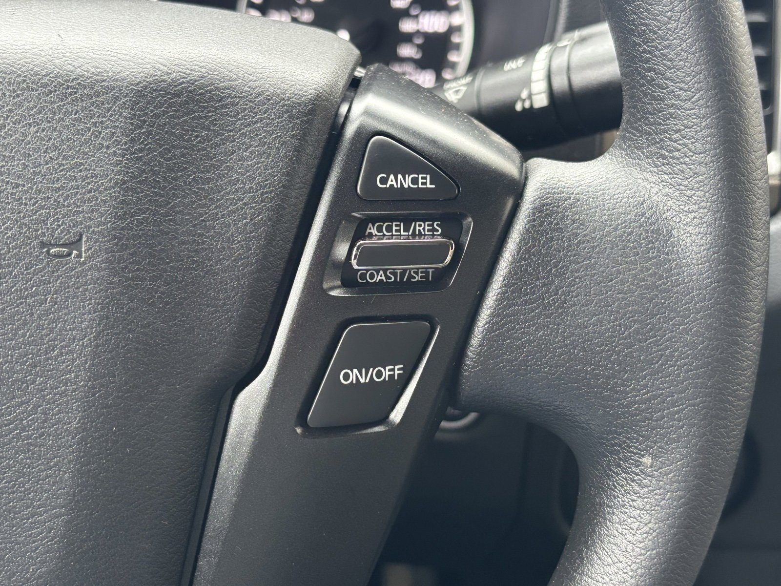 Used 2024 Nissan Frontier SV image 23