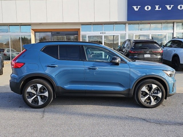 Used 2025 Volvo XC40 B5 Plus image 6
