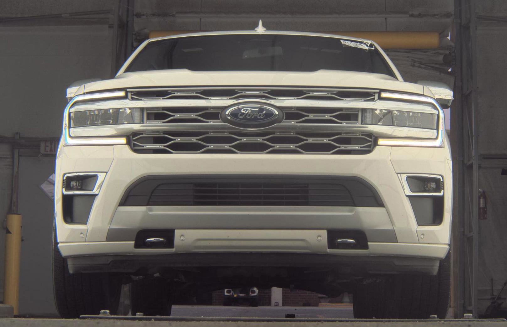 Used 2022 Ford Expedition Platinum image 2