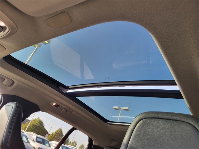 Used 2019 Volvo XC40 T5 Momentum image 6