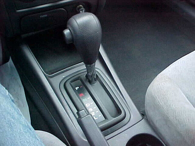 Used 2005 Hyundai Elantra GLS FWD image 13