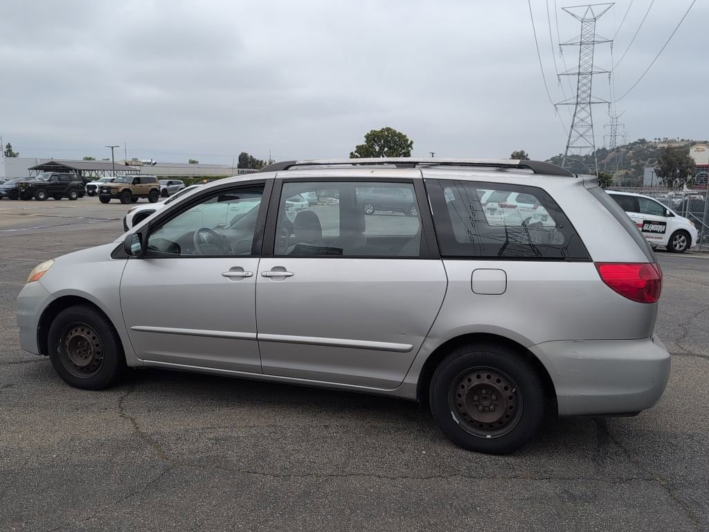 Used 2009 Toyota Sienna CE FWD image 7