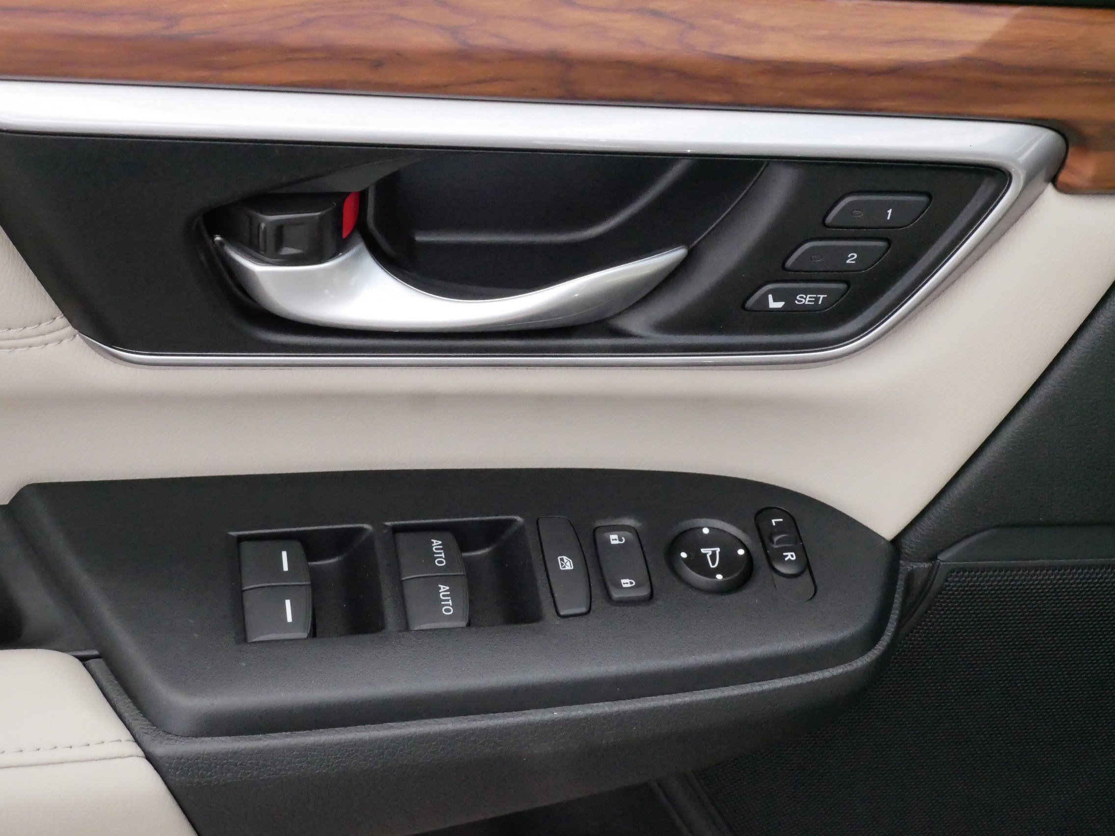 Used 2018 Honda CR-V Touring image 19