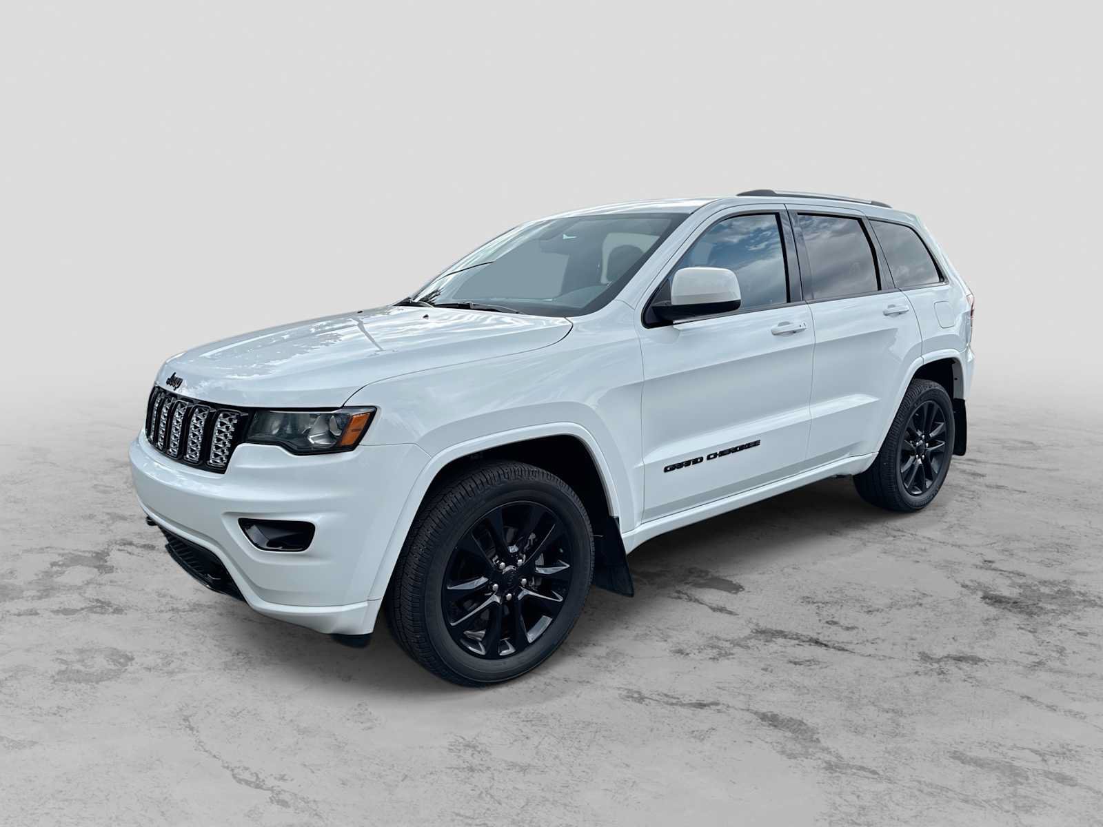 Used 2020 Jeep Grand Cherokee Altitude AWD/4WD image 1