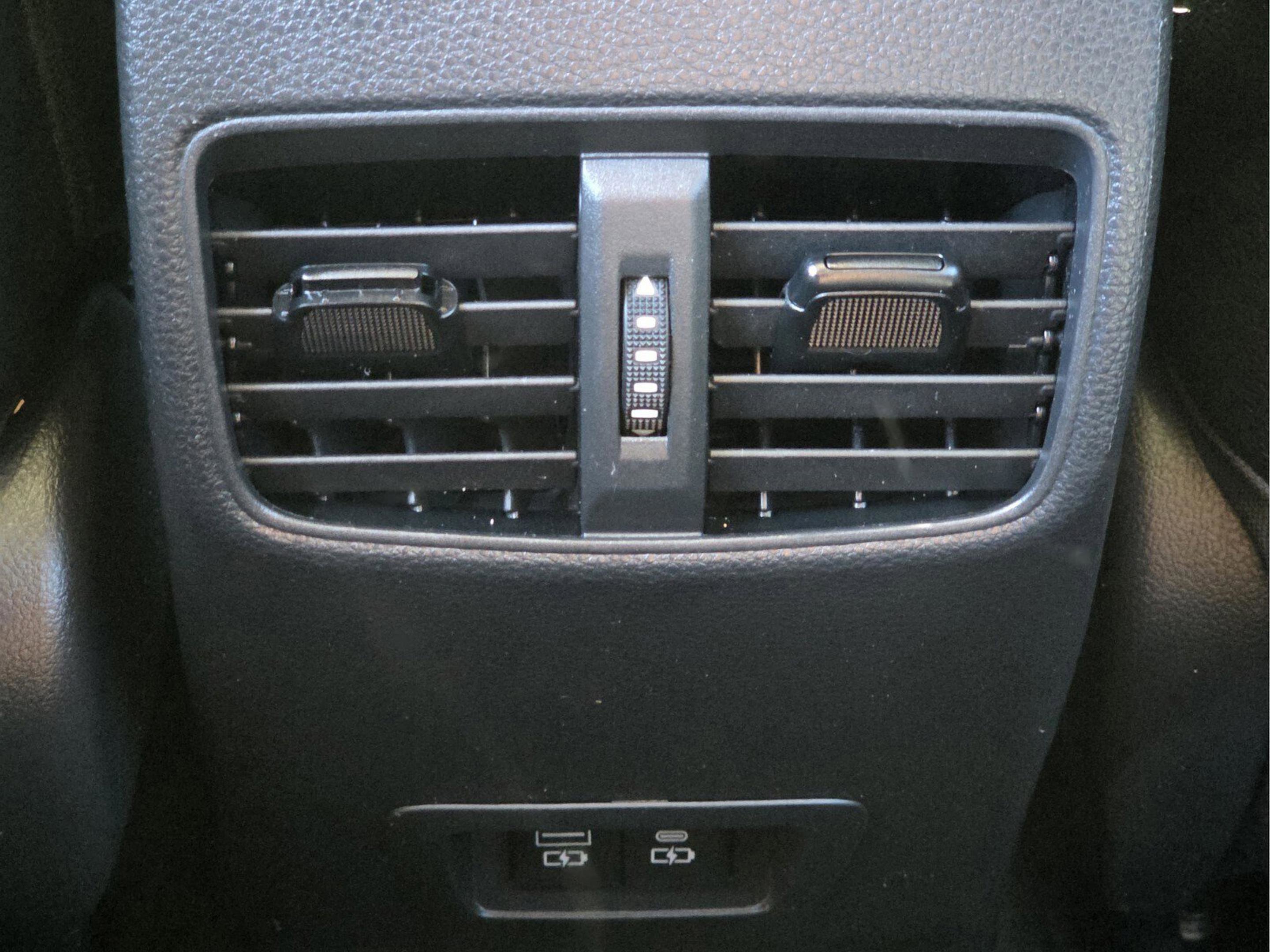 Used 2022 Toyota Corolla Cross XLE w/ Convenience Package AWD/4WD image 25