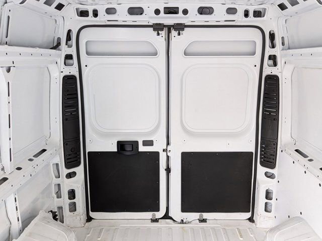 Used 2025 RAM ProMaster 2500 w/ Convenience Group FWD image 9