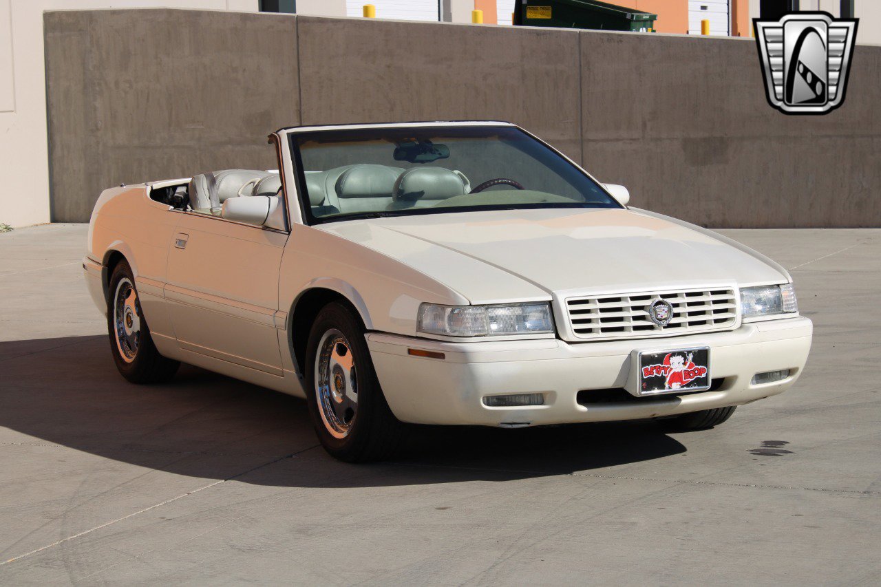 Used 2002 Cadillac Eldorado Touring w/ Preffered Equipment Group image 4