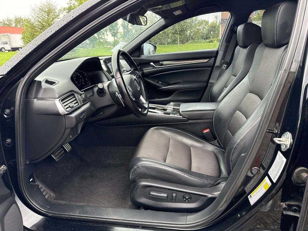 Used 2018 Honda Accord Sport image 13