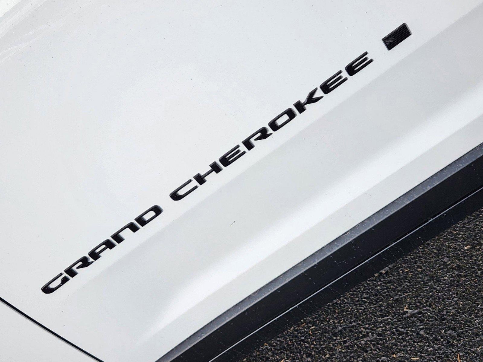 New 2025 Jeep Grand Cherokee Altitude image 18