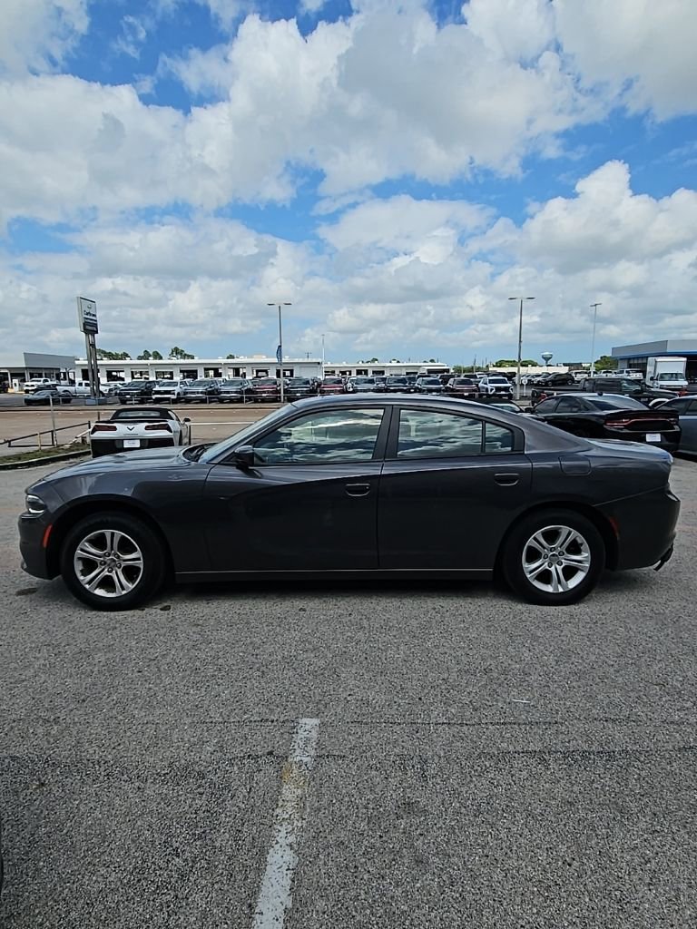 Used 2019 Dodge Charger SXT w/ Leather Interior Group RWD image 4