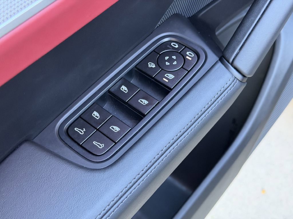 Used 2024 Porsche Cayenne Coupe image 23