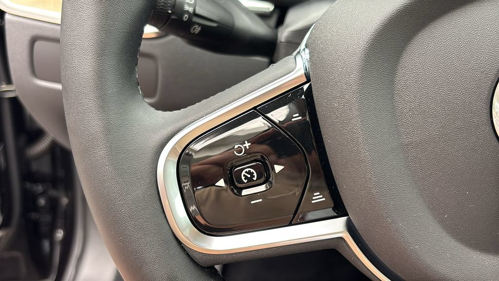 New 2026 Volvo XC60 B5 Plus w/ Protection Package Premier AWD/4WD image 17