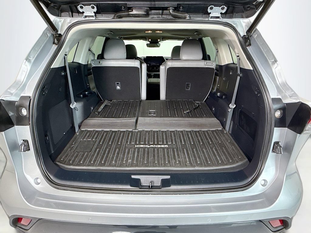 Used 2022 Toyota Highlander Limited FWD image 29