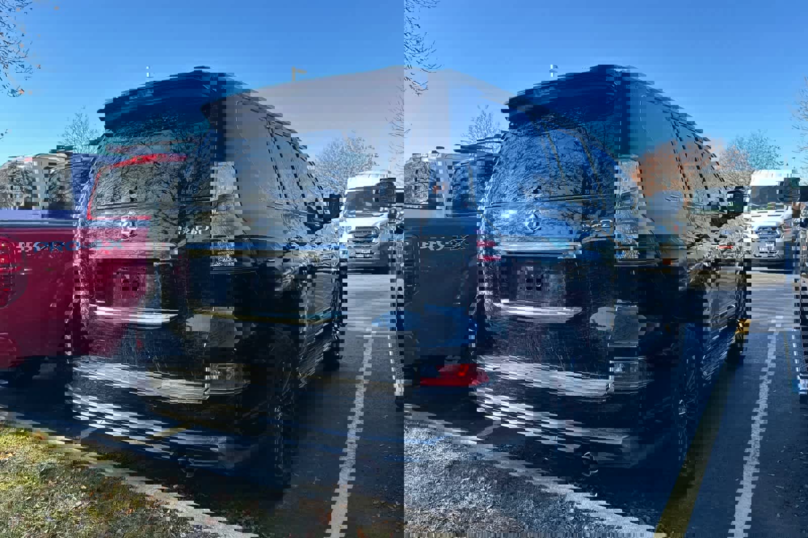 Used 2023 Lexus GX 460 Premium w/ Accessory Package image 2