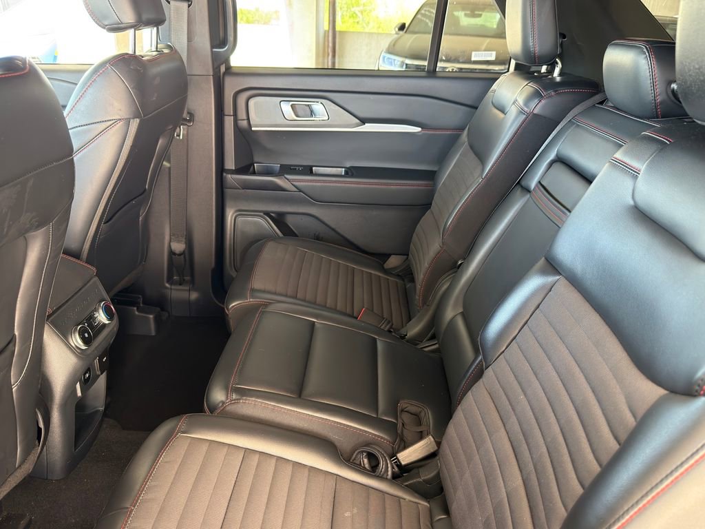Used 2025 Ford Explorer ST-Line w/ ST-Line Street Pack image 26