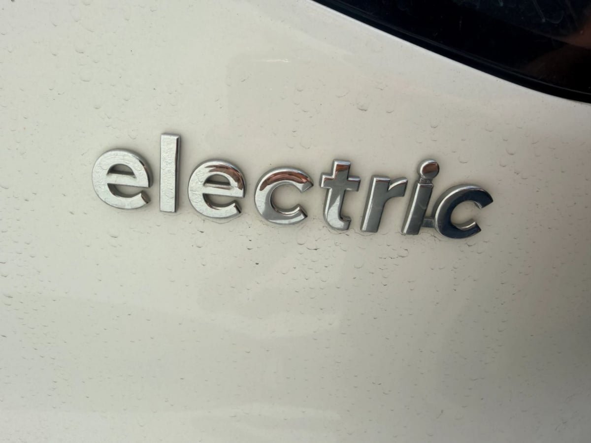 Used 2020 Hyundai Ioniq SE FWD image 2