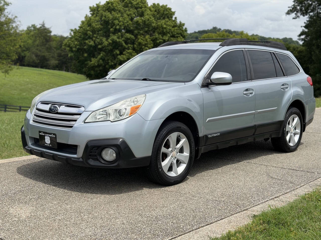 Used 2013 Subaru Outback 2.5i Premium w/ All-Weather Pkg AWD/4WD image 8