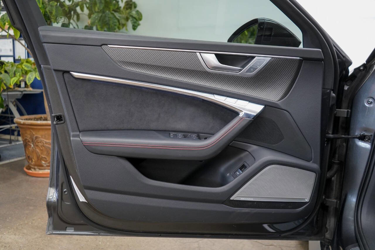 Used 2022 Audi RS 6 image 42