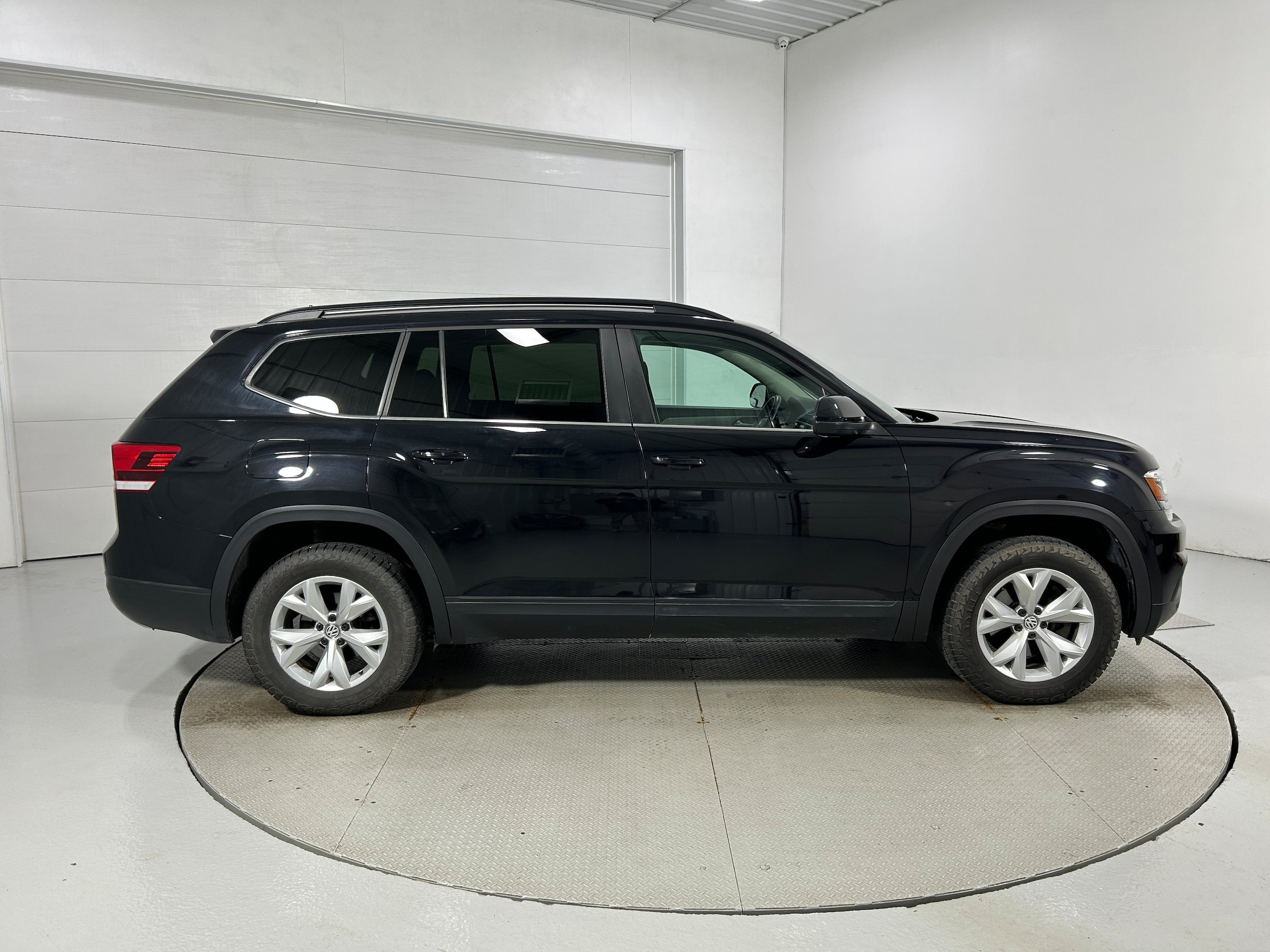Used 2020 Volkswagen Atlas S w/ Towing Package AWD/4WD image 32
