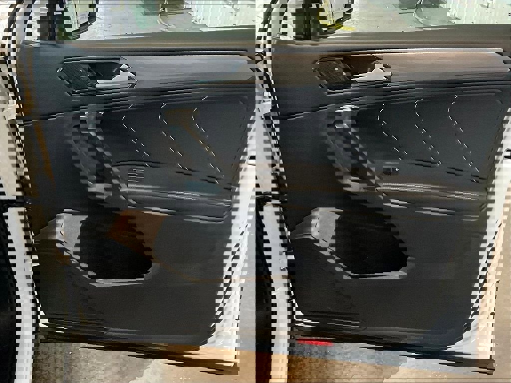 Used 2024 Volkswagen Tiguan SE image 12