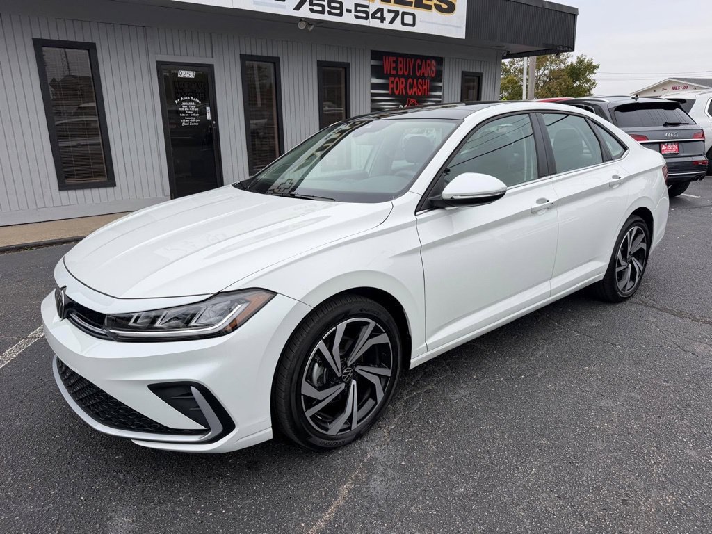 Used 2025 Volkswagen Jetta SEL FWD image 2