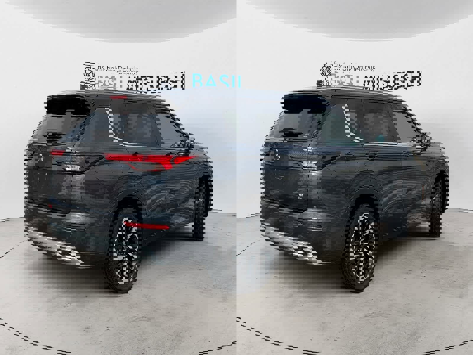 Used 2024 Mitsubishi Outlander SEL image 5