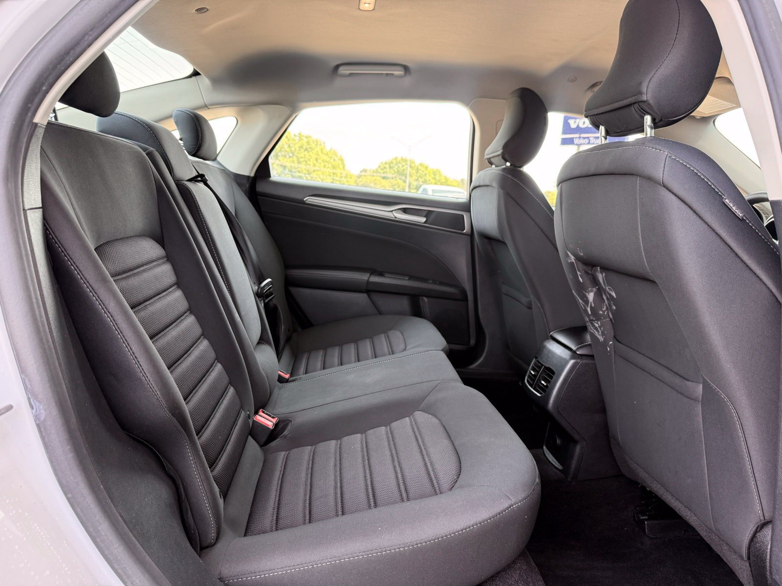 Used 2019 Ford Fusion SE FWD image 16