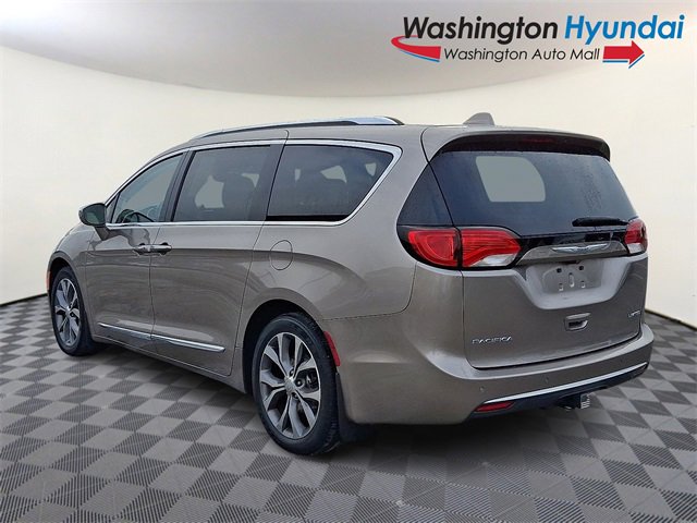 Used 2017 Chrysler Pacifica Limited image 4