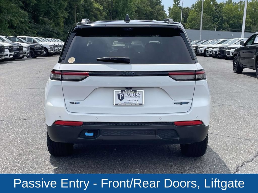 Used 2023 Jeep Grand Cherokee Trailhawk w/ Advanced Protech Group II AWD/4WD image 7