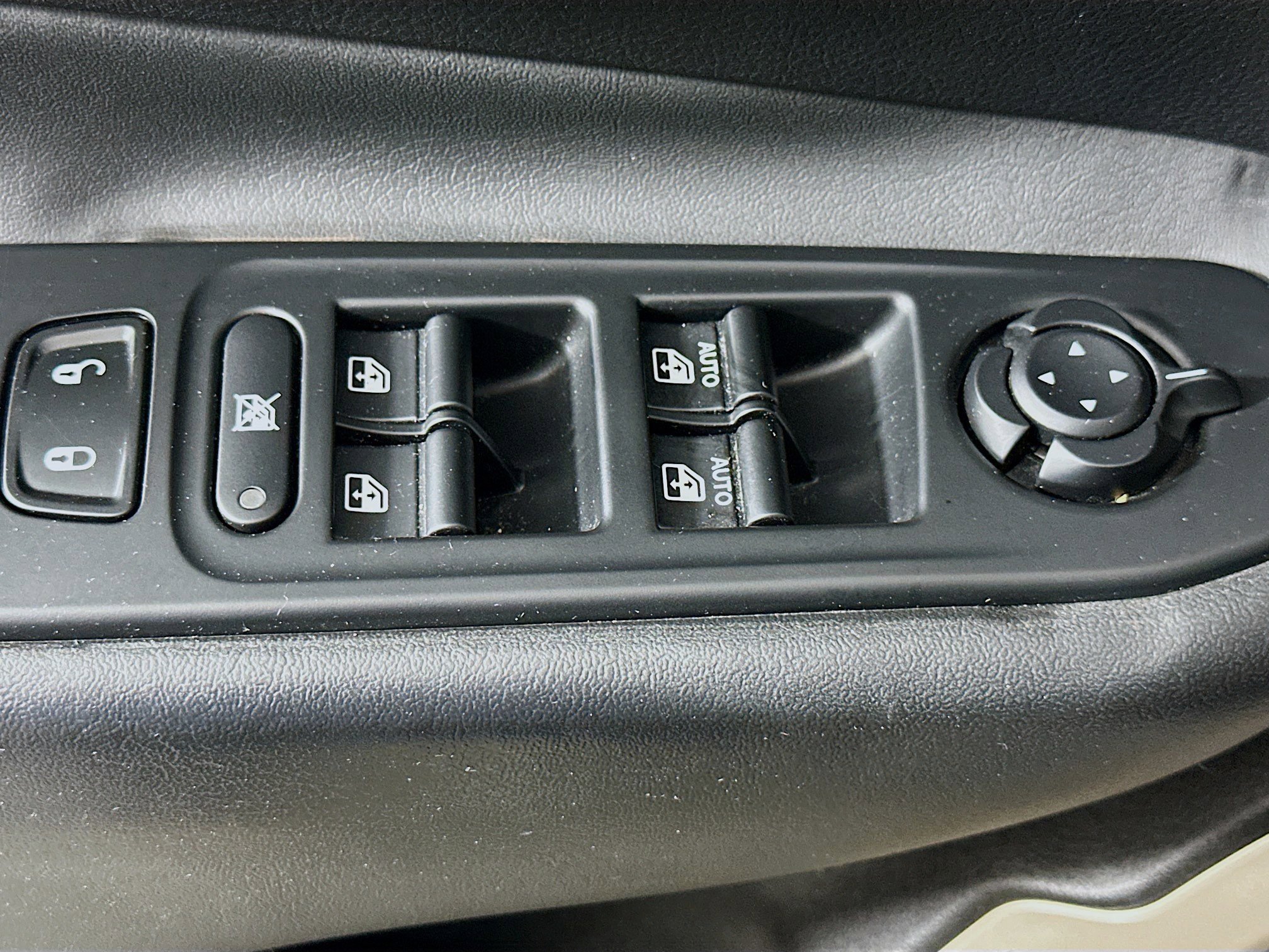 Used 2016 Jeep Renegade Limited FWD image 15