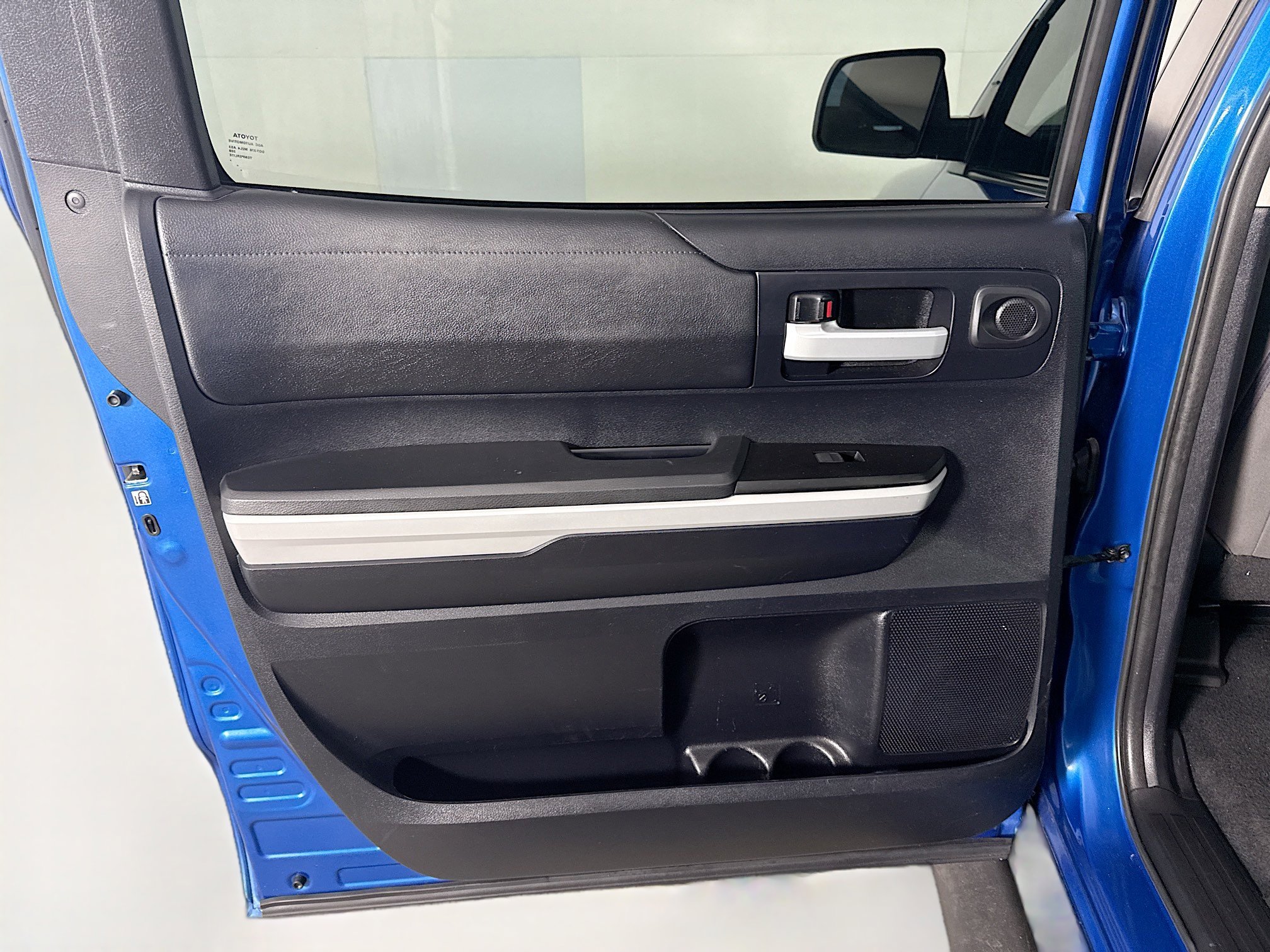 Used 2018 Toyota Tundra SR5 w/ SR5 Upgrade Package image 25