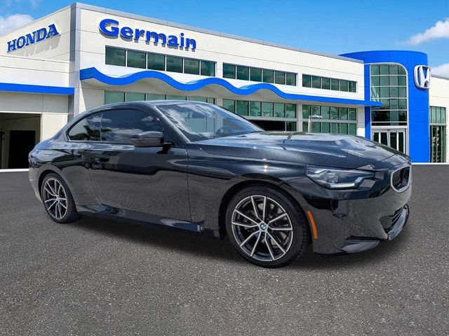 Used 2025 BMW 230i Coupe w/ Convenience Package RWD image 3