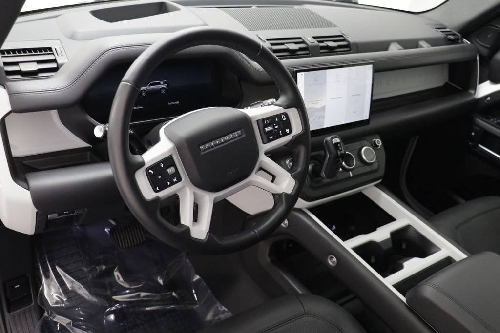 Used 2025 Land Rover Defender 110 S image 6