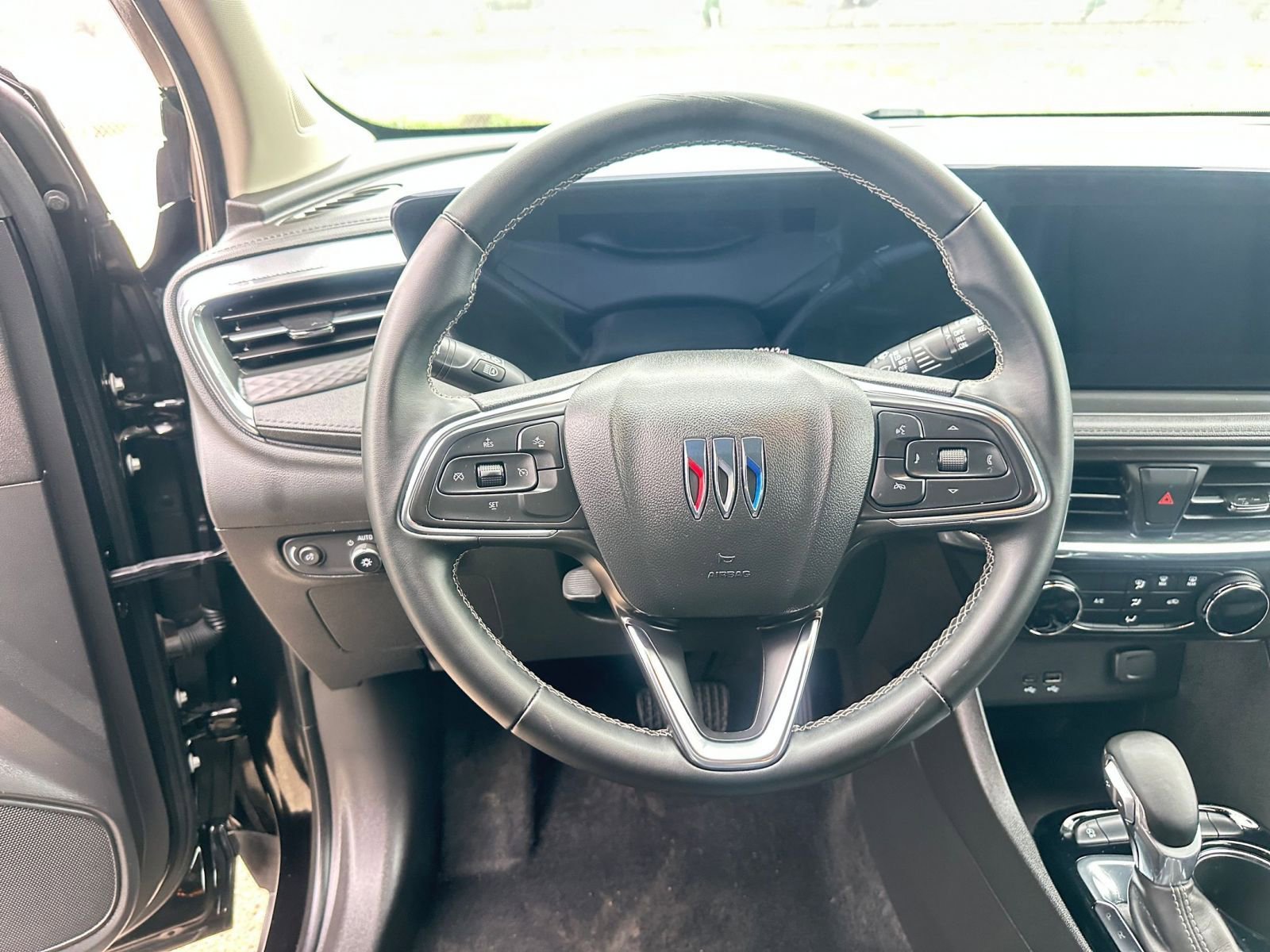 Used 2025 Buick Encore GX Preferred image 28