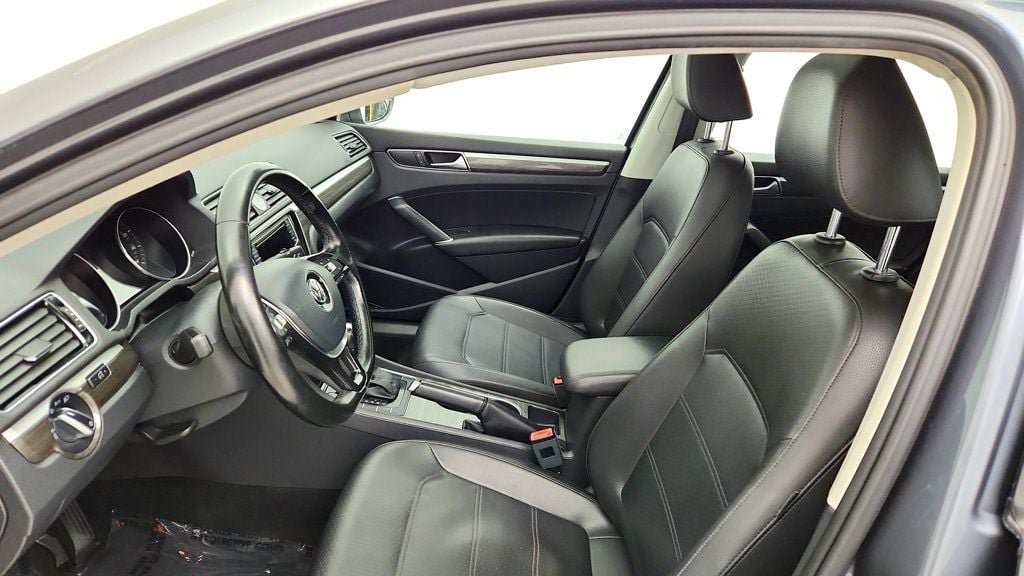 Used 2016 Volkswagen Passat 1.8T SE FWD image 19